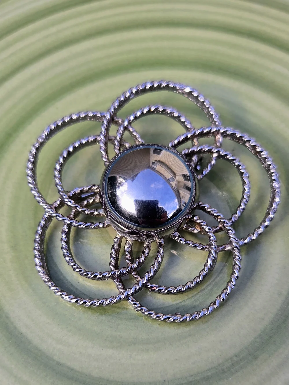 BUYER'S CHOICE VINTAGE BROOCH